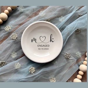 Verlobungsgeschenk für Paar, Geschenk für sie, personalisiertes Geschenk für Braut, Geschenkringhalter, Schmuckteller für sie, Eheringhalter