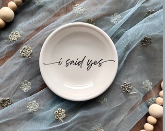 Verlobungsgeschenk für Paar, Geschenk für sie, personalisiertes Geschenk für Braut, Geschenkringhalter, Schmuckteller für sie, Eheringhalter