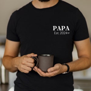 Papa Est 2024 Father&#39;s Day t-shirt, Daddy t-shirt, daddy to be t-shirt, custom father&#39;s day gift, dad love