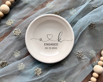 Verlobungsgeschenk für Paar, Geschenk für sie, personalisiertes Geschenk für Braut, Geschenkringhalter, Schmuckteller für sie, Eheringhalter