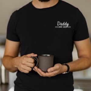 Daddy Est 2024 Father&#39;s Day t-shirt, Dad t-shirt, Daddy to be t-shirt, custom father&#39;s day gift, Daddy tees