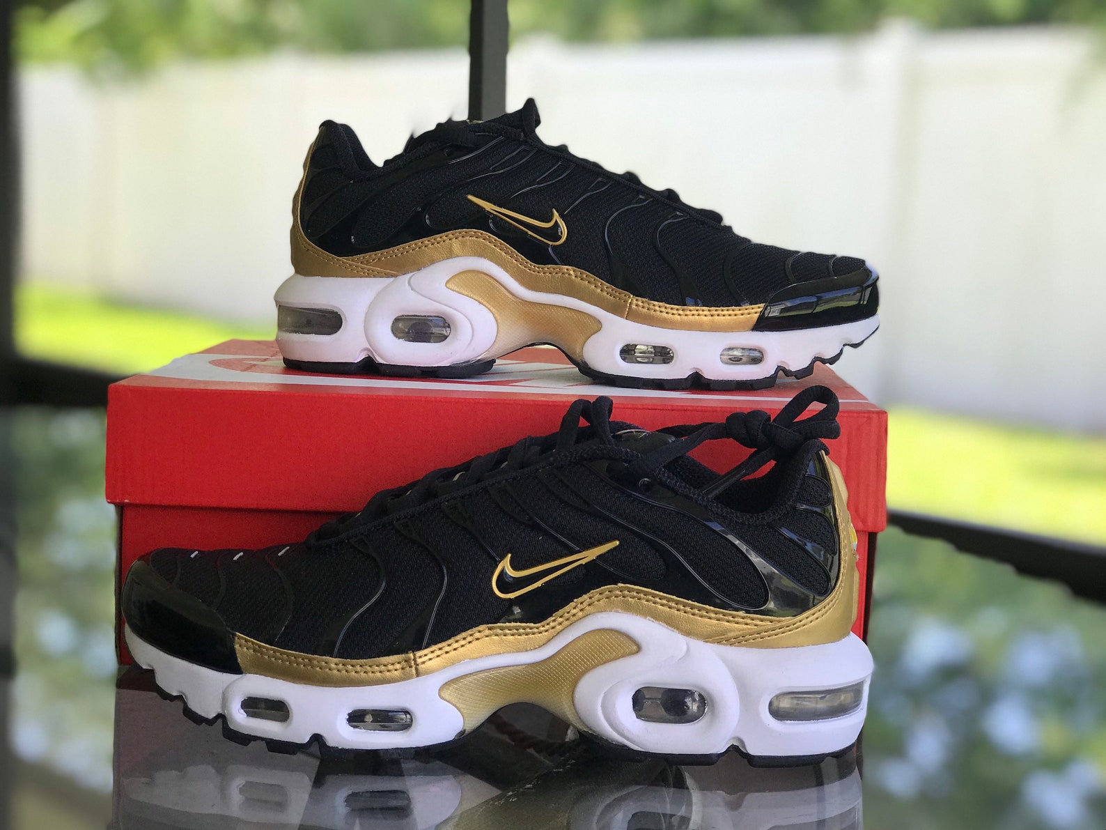 air max plus black gold