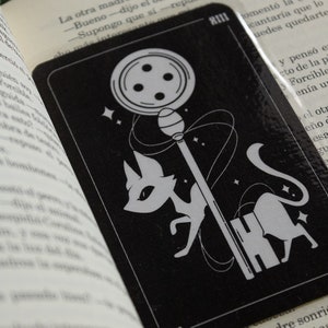 Laminiertes Lesezeichen im Coraline-Stil | Lesezeichen für Coraline-Fans | Geschenk für Coraline-Fans | Geschenk für Coraline-Fans | Coraline-Fanart