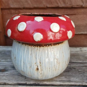 Fairy Toadstool PLANTER Plant Pot Ceramic Ornament Gift Medium 15 X 15cm Free UK Postage