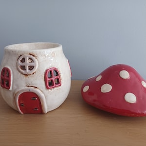 Toadstool House Warmer Oil Burner Tea Light Wax Melt Novelty Ceramic Gift by Village Pottery 15cm Tall Free UK Postage NEW