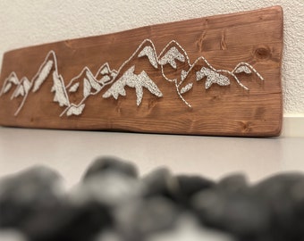 String Art "Berge" auf Holz - Fadenbild