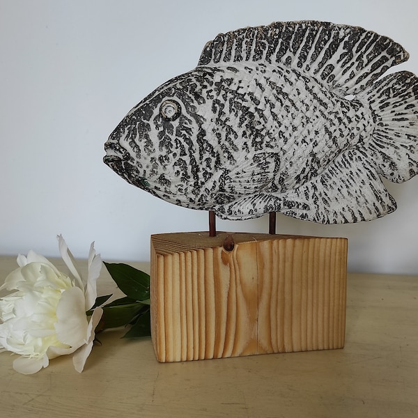 Pescado de cerámica / Regalo para papá / Regalo para pescador / Obra de arte de pescado / Estatuilla de cerámica / Escultura de cerámica / Obra de arte única