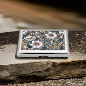 Étui à cigarettes Art nouveau à fleurs blanches, porte-cartes en métal floral inspiré du style William Morris, cadeau élégant pour elle