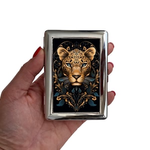 Leopard Zigarettenetui, Dschungel-inspirierter künstlerischer Metallkartenhalter, elegantes Tierliebhabergeschenk, kompaktes exotisches Raucherzubehör