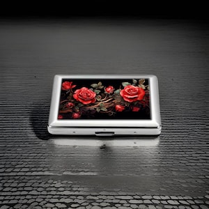 Art-Deco-Zigarettenetui mit roten Rosen, Vintage-Kartenhalter aus Metall mit Blumenmuster, elegante kompakte Aufbewahrungsbox, romantisches Geschenk für sie, stilvolles Accessoire