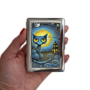 Étui à cigarettes chat mystique avec nuit de pleine lune, porte-cartes chat bleu fantaisiste, cadeau unique pour les amateurs de chats et les fumeurs