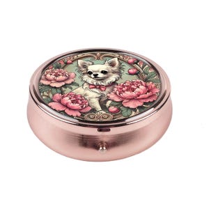 Portapillole in stile Art Nouveau per Chihuahua con peonie rosa, grazioso organizer floreale per cani, custodia compatta vintage, regalo per amanti dei cani, donne e proprietari di animali domestici, viaggi