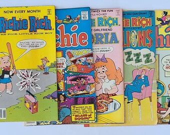Bundle of 5 Vintage 1970s-80s Comic Books. Archie, Richie Rich, Casper, Sea Monkey Ads, Toy Ads, Etc.