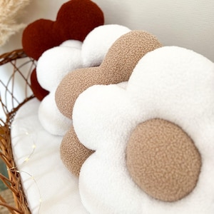Daisy cushion