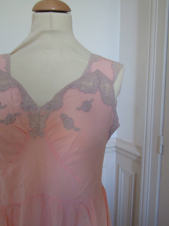 1940s French salmon rayon nightdress, vintage Fre… - image 7