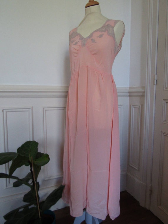 1940s French salmon rayon nightdress, vintage Fre… - image 5