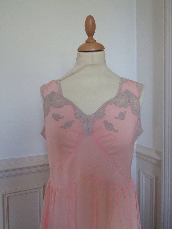 1940s French salmon rayon nightdress, vintage Fre… - image 3