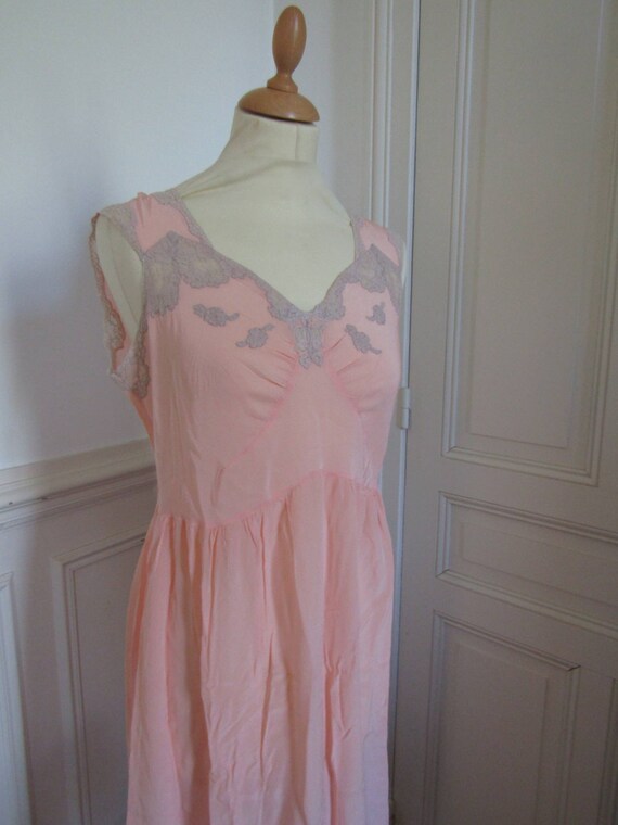 1940s French salmon rayon nightdress, vintage Fre… - image 2