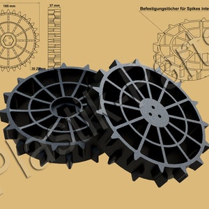 Op de afbeelding: Twee zwarte kunststof tandwielen met elk 30 tanden. De tandwielen hebben een cirkelvormig ontwerp met spaken en een centrale naaf. De tandwielen zijn ontworpen voor gebruik met spikes, zoals aangegeven door de tekst " Befestigungslöcher für Spikes integriert!" wat vertaalt naar "Montagegaten voor spikes geïntegreerd!"