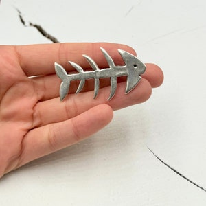Silver Fishbone Pendant: Unisex Nautical Charm (50x30mm)