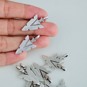Arrowhead Charms, Silver Arrow Pendant, Earring Charms, Small Arrow Charms, Jewelry Findings, Feathered Arrow, Pewter Arrow Symbol, ZU36 AS