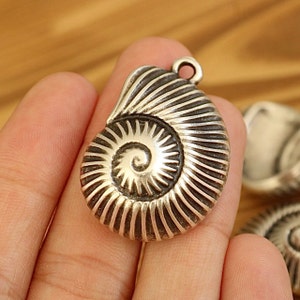 5 Silver Shell Charm Pendant, Sea Shell Pendant, Ocean-Inspired Necklace Charm, Ocean Jewelry Gift Idea, Perfect Gift for Ocean Lover, ZU291