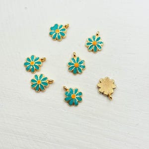 1 Mini Enamel Flower Charm, Floral Jewelry Pendant, Boho Botanical Pendant, Gift for Her, Perfect for Bracelet, Spring Blossom for Earring