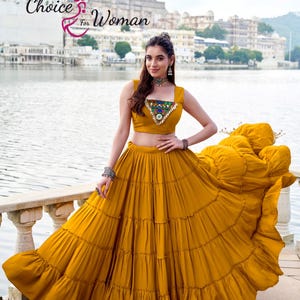 Traditional And Designer Pretty Beautiful Navratri Lehenga Choli For Women
