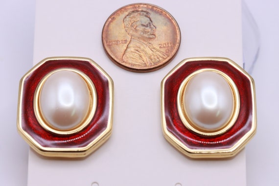 Vintage Monet Signed Red Enamel and Faux Pearl Go… - image 2