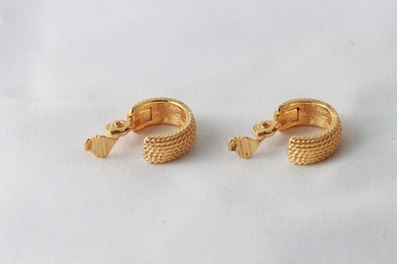 Vintage Monet Goldtone Rope Detail Clip On Hoop E… - image 4