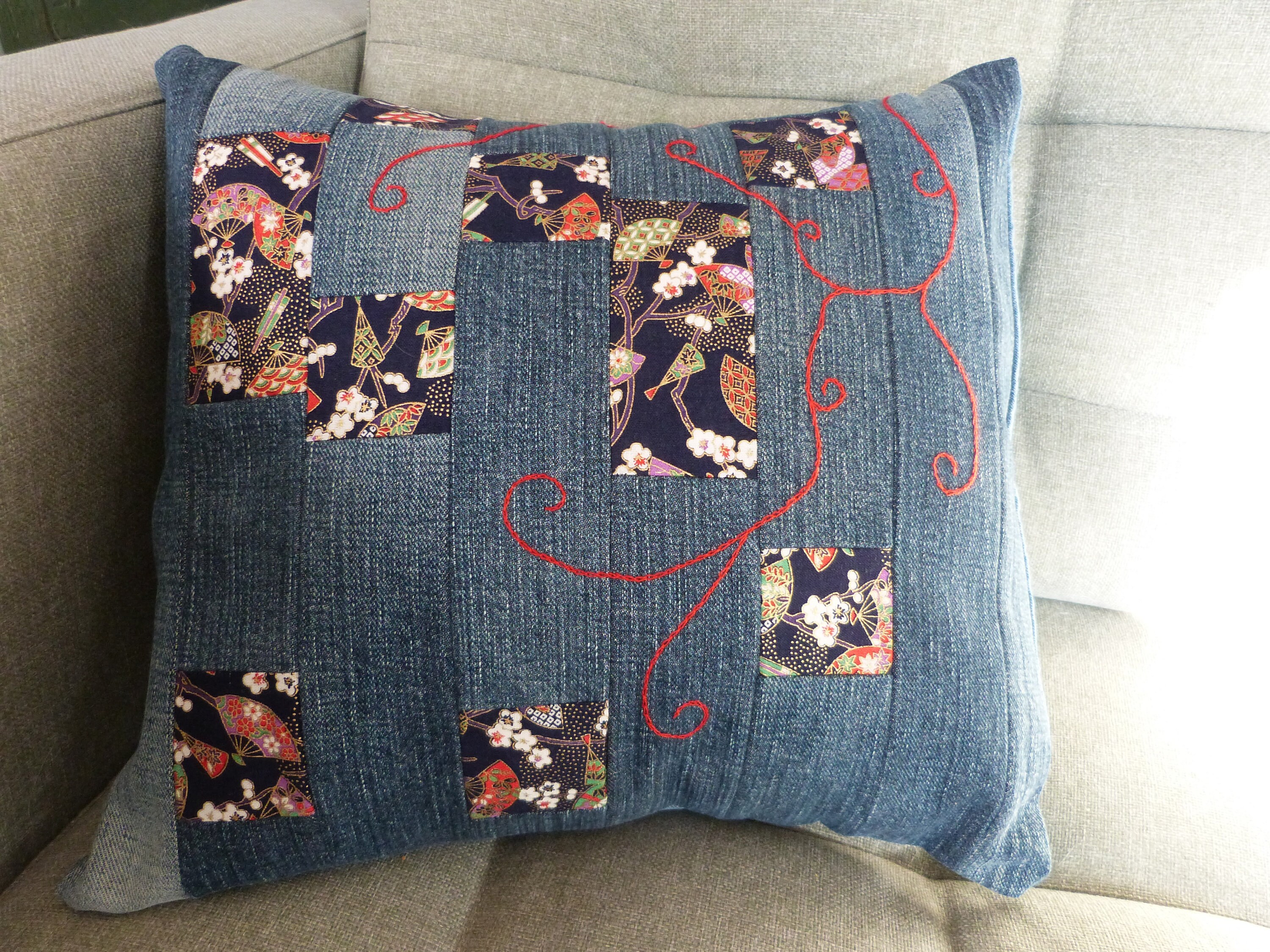 Coussin Jean Brodé et Tissu Japonais