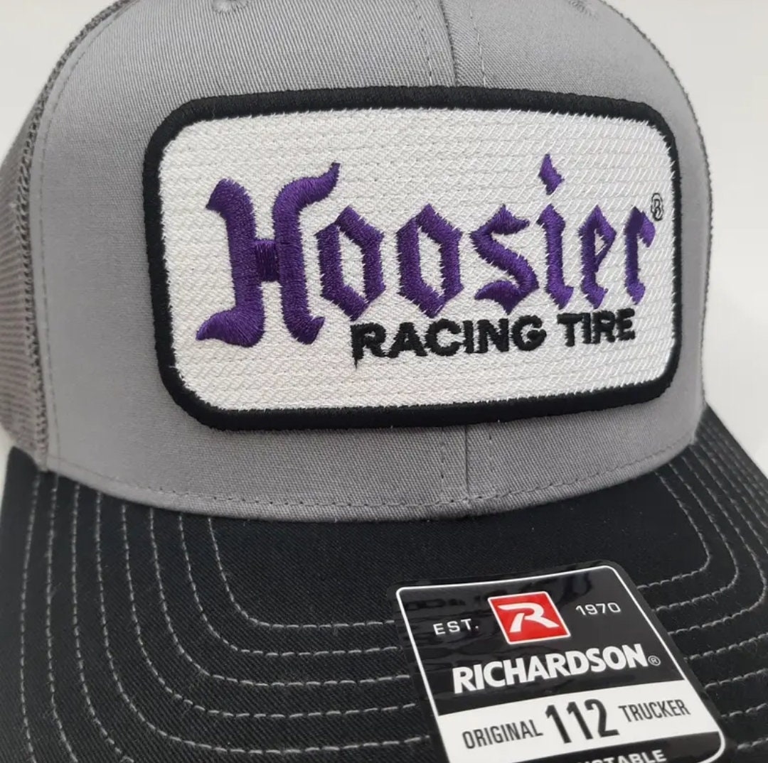 Richardson 112 Truckermütze Mit HOOSIER RENNREIFEN Aufnäher - Schwarz/weiß, Verstellbar