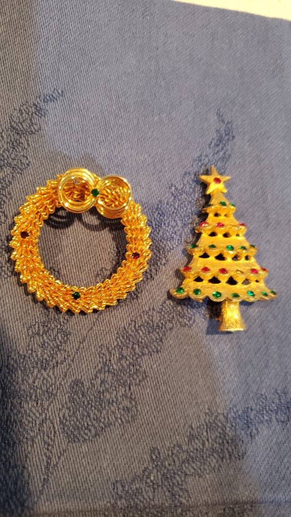 Golden Christmas wreath and tree pins with crystal