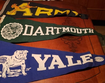 1950's Vintage Yale Bulldogs Ivy League College University Pennant