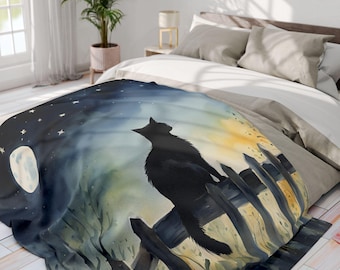Puede incluir: Una silueta de gato negro sentada en una valla de madera sobre un fondo de acuarela de un cielo nocturno con estrellas y una luna creciente.