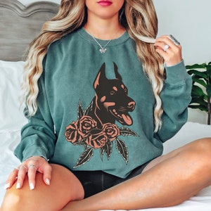 Doberman Comfort Colors sweatshirt, Doberman mom sweater, Dobermann mama pullover, trendy Doberman jumper, cozy gift for Dobermann lovers