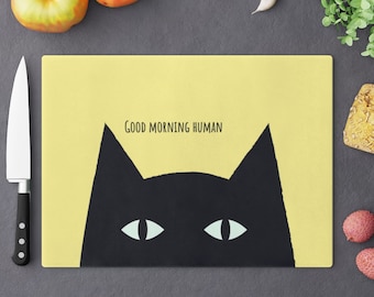 Peut inclure: Une planche à découper jaune avec une silhouette de chat noir et le texte "Good Morning Human".