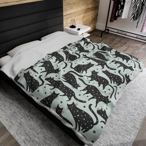 Velveteen Plush Blanket, Celestial Cat Pattern Throw, Cozy Cat Lover Bedding, gothic Home Decor, Soft Kitty Print Coverlet, cat blanket