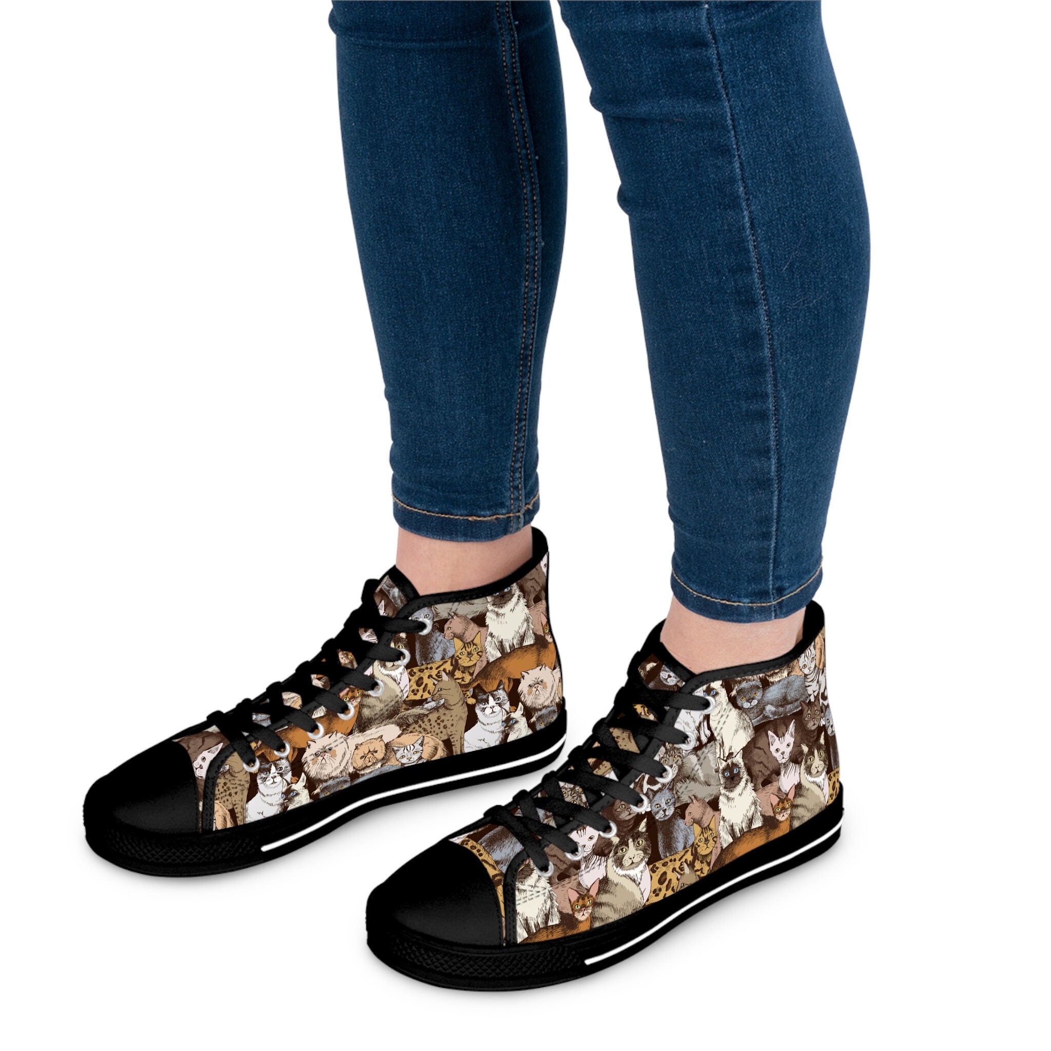 Cats Pattern Women's High Top Sneakers, Cat Breeds Shoes, Vintage Cats