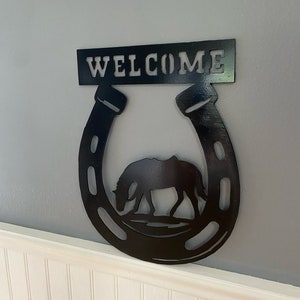Welcome Horse with Horse Shoe, Metal welcome sign
