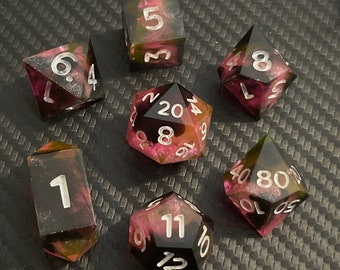 Pink swirl dice set