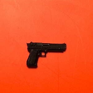 Pair of desert eagles (2 total) - 1:10 scale