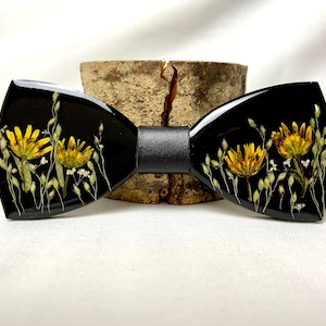 Flowers bow tie, man’s bow tie, unique bow tie, unusual bow tie, unusual gift for man, gentleman gift, groomsmen gift, special day gift
