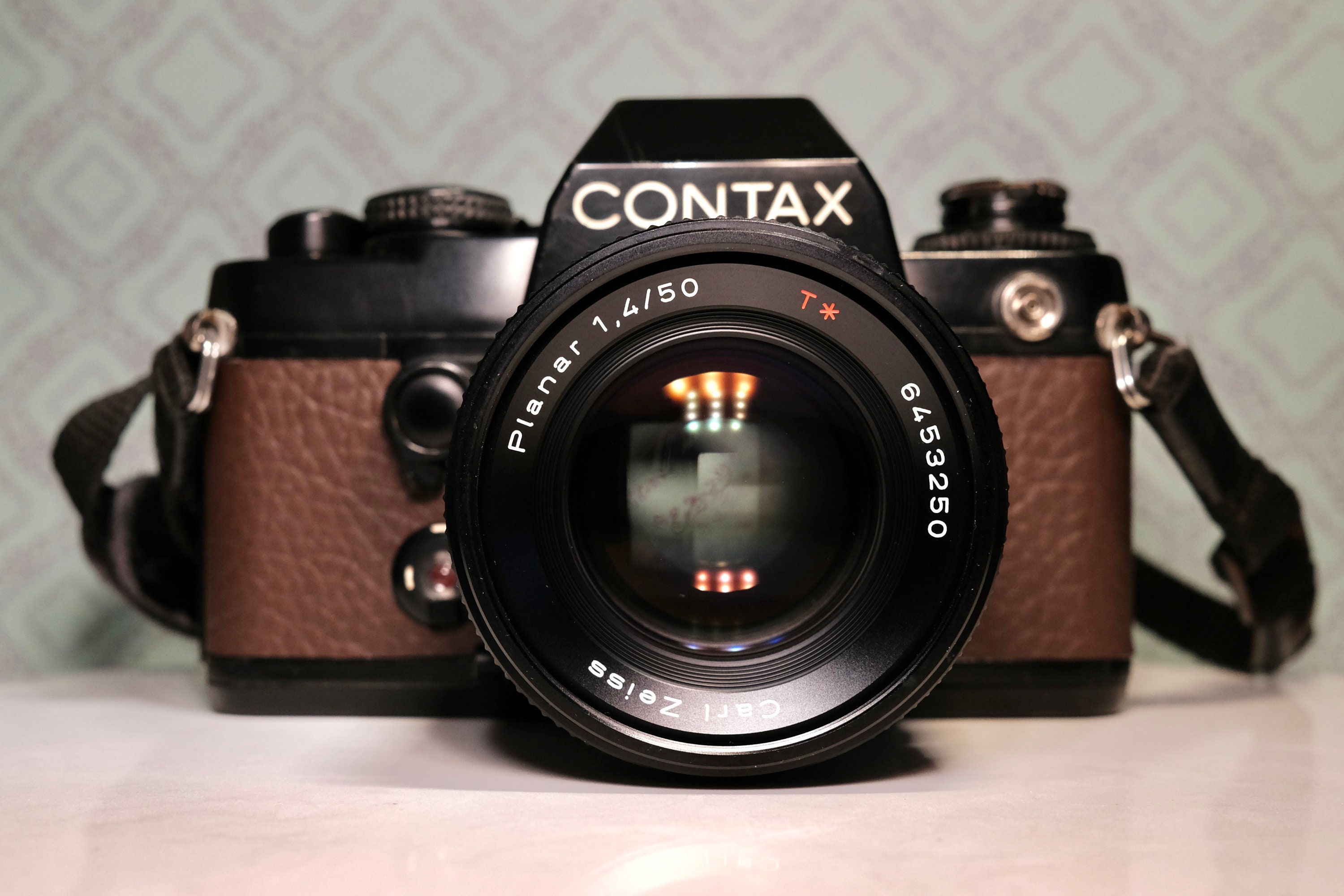 フィルムカメラ Contax Quartz 139 + Planar 50mm F1.4 Contax 139 Quartz review – Kosmo Foto