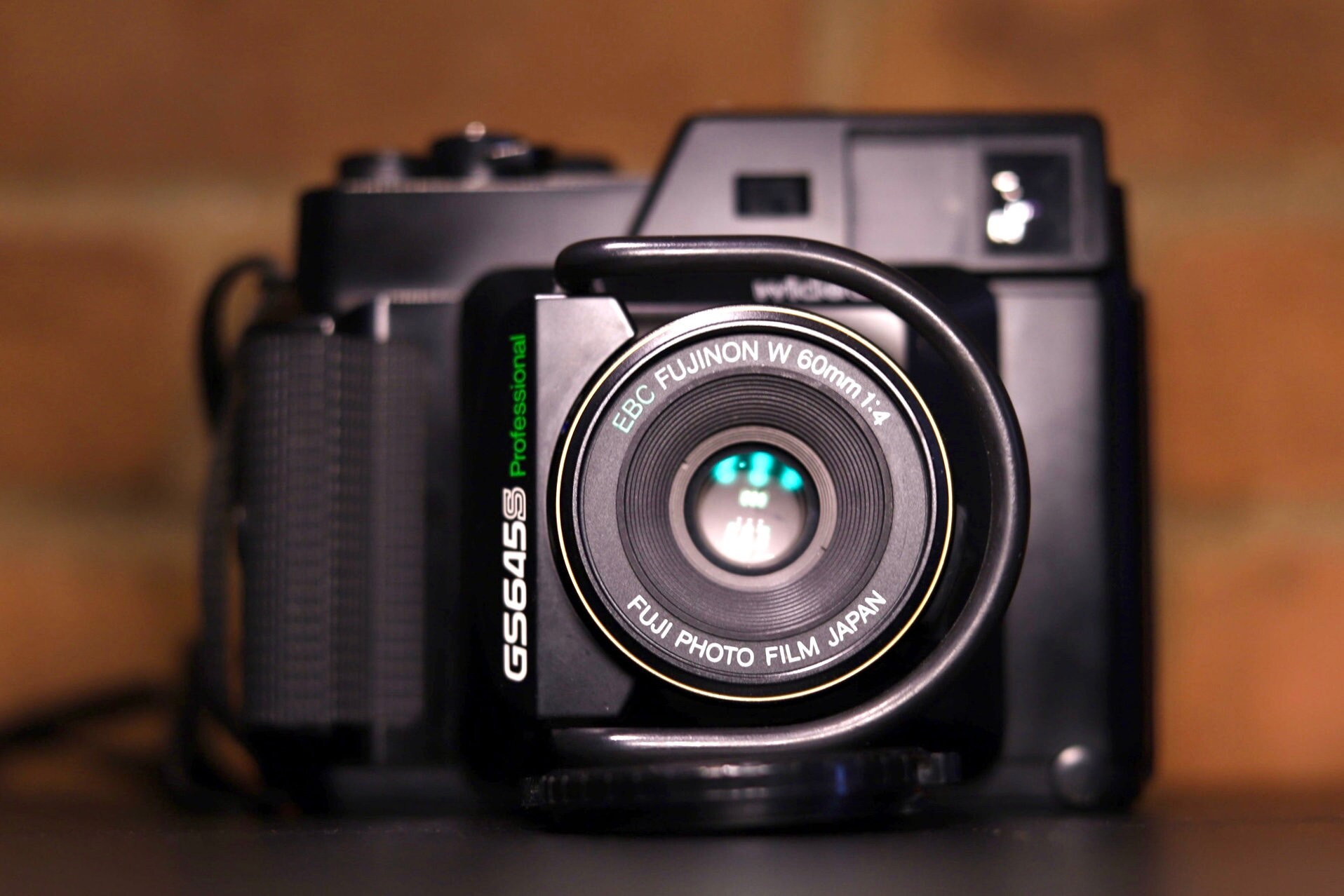【良品】FUJIFILM GS645S Professional wide60 MINT w/ Strap] Fujifilm Fuji GS645S Pro Wide 60 Medium
