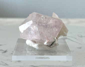 Espécimen de calcita de diamante rosa fluorescente UV Hubei China