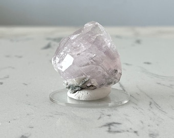 Espécimen de calcita de diamante rosa fluorescente UV Hubei China