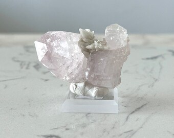 Espécimen de calcita de diamante rosa fluorescente UV Hubei China
