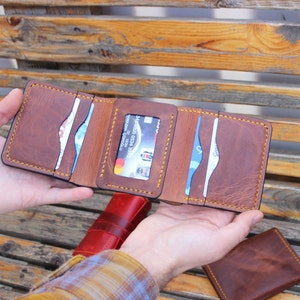 CARTERA TRIFOLD HECHA A MANO personalizada, billetera triple clásica de cuero para hombre, billetera de cuero cosida a mano, billetera de cuero rústico, billetera de hombre
