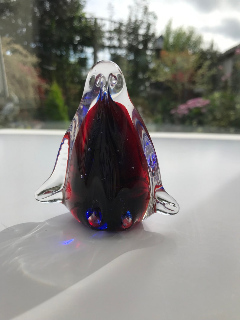 Glass Pinguin vintage , Handmade, in red and blue Glass Pinguin vintage , Handmade, in red and blue
